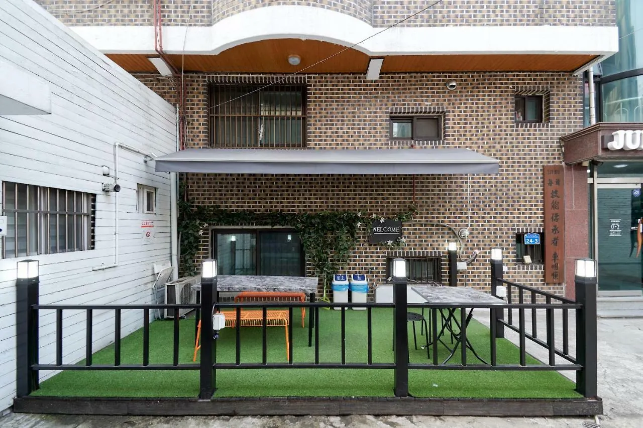 Jun Guesthouse