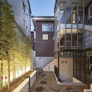 Monday Cracker Hongdae ソウル特別市